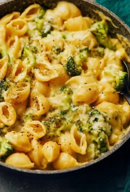 One Pot Healthy Broccoli Mac and Cheese