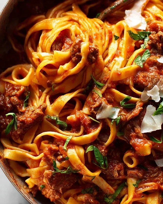 Beef Pasta in Tomato Sauce {Beef Ragu Pasta}